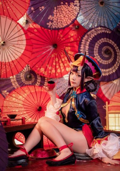 渣女陪渣男人一起睡觉的视频_1080高清完整版